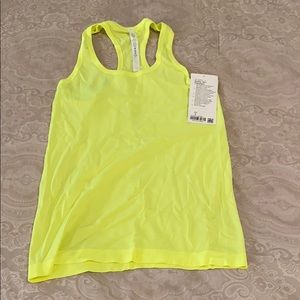 Lulu NWT swiftly tech racer back